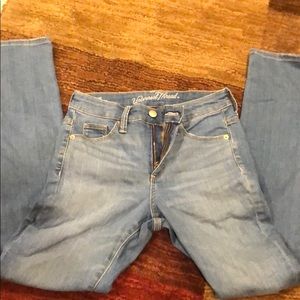 Universal Thread Women’s blue jeans